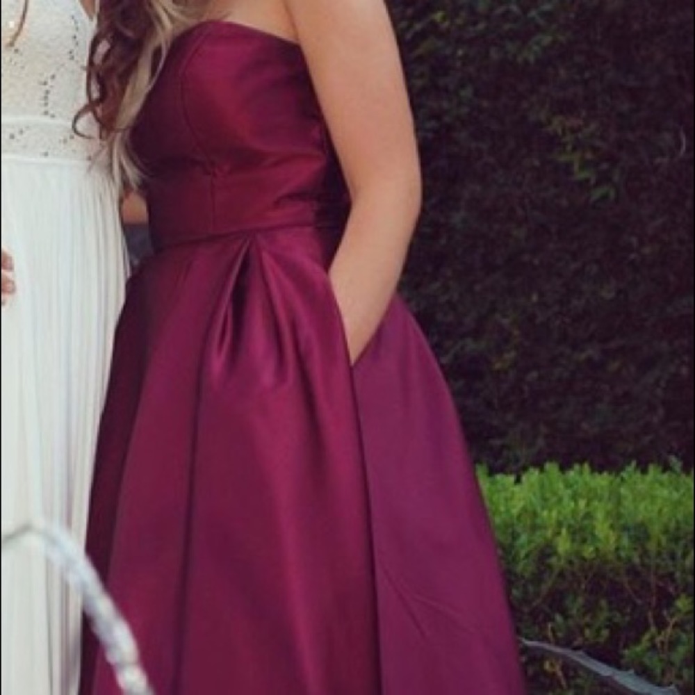 BEAUTIFUL GARNET PROM DRESS W/ POCKETS!